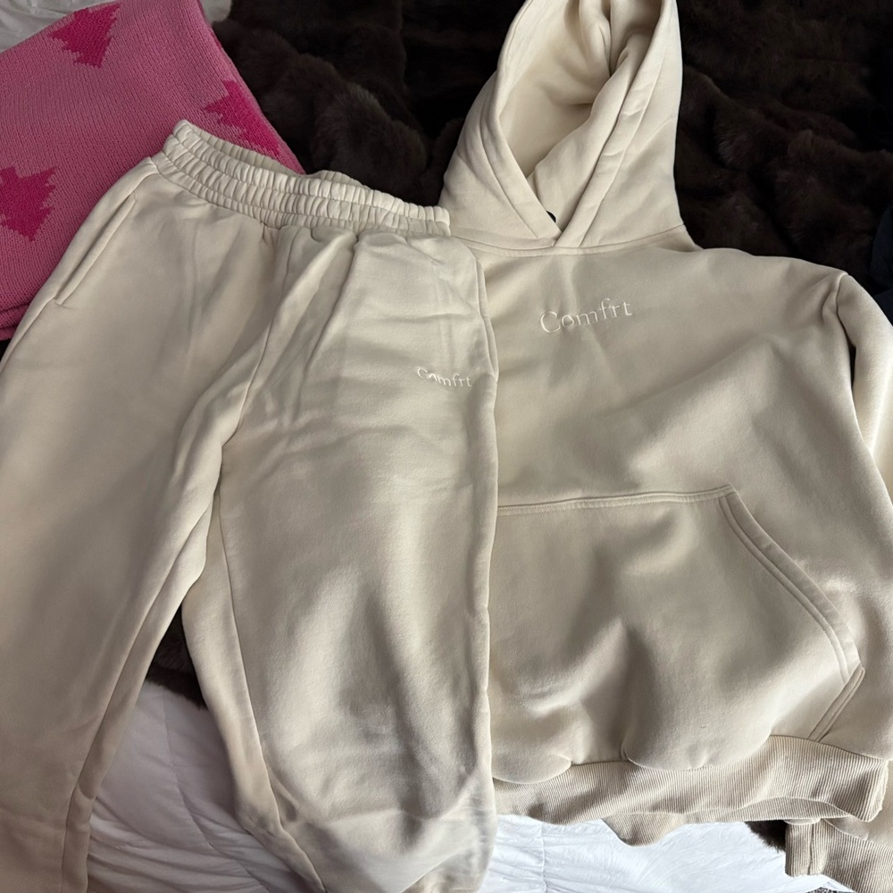 Comfrt - Signature Sweatpants and Hoodie in Bone - Picture 6 of 6